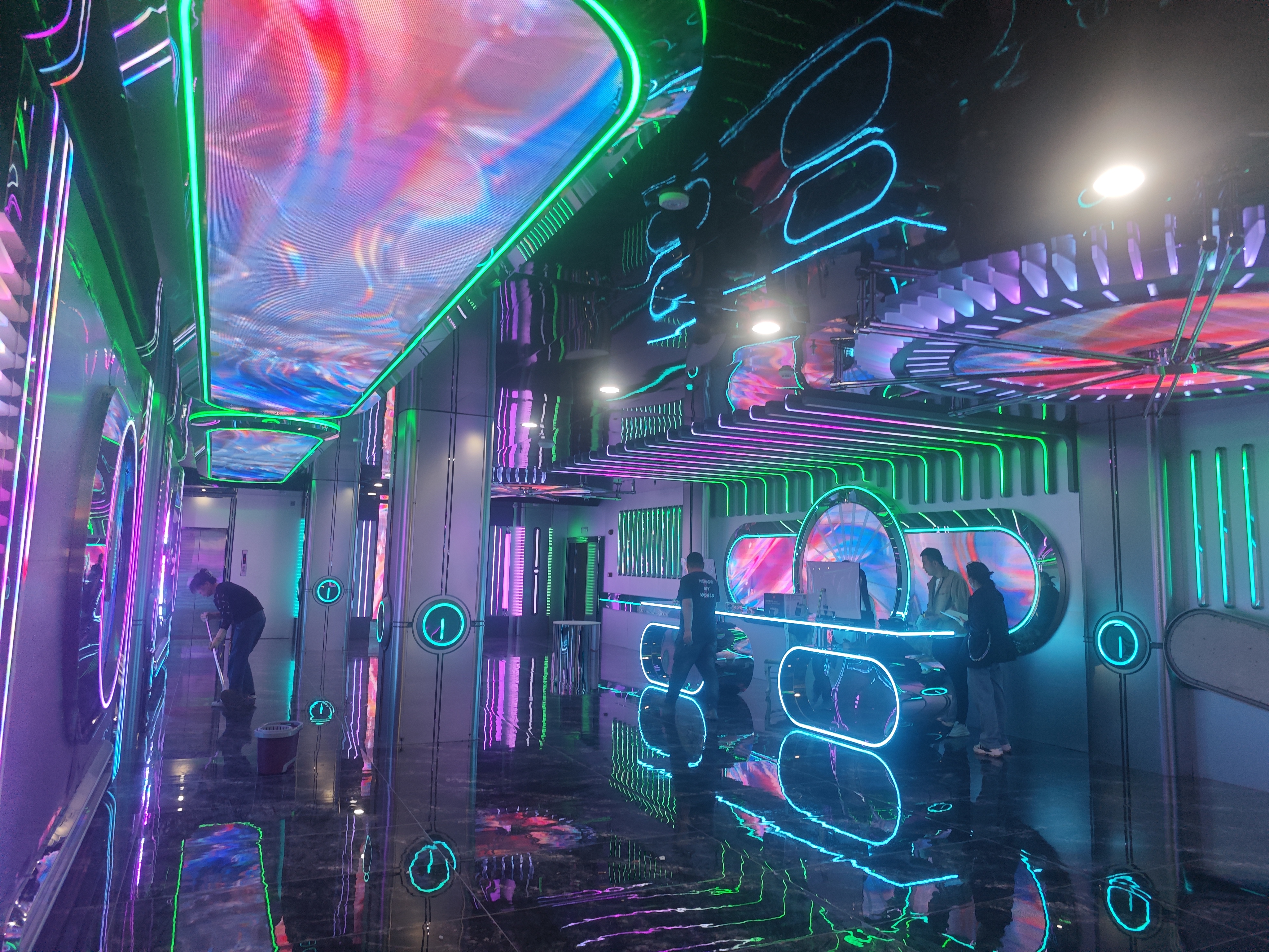 内蒙古巴彦那尔市818KTV