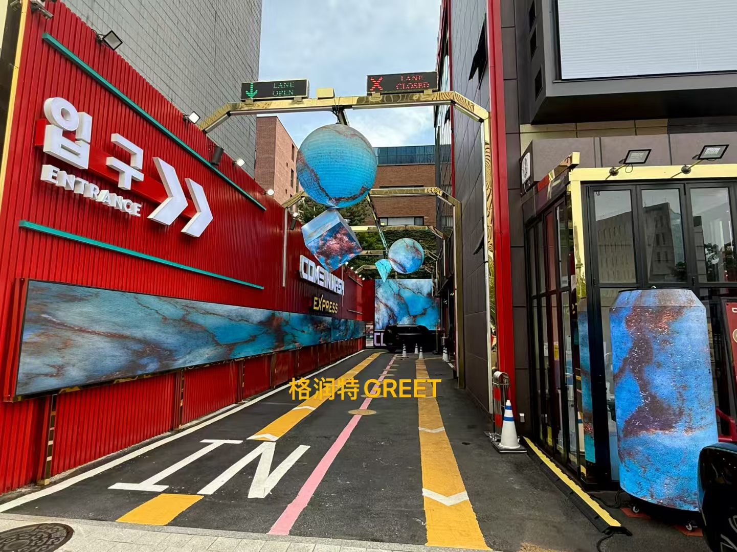 韩国某商业街超多屏